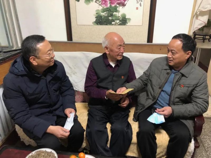 弘義集團開展春節(jié)前走訪慰問生活困難黨員、老黨員、老干部活動